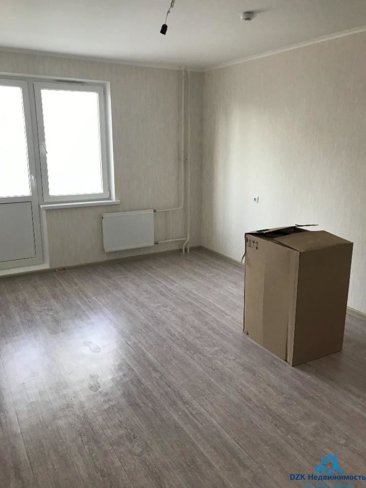  Продается 1 комнатная квартира, расположенная в тихом, спокойном, экологически чистом районе микрорайон Гидростроителей. Ремонт от застройщика, очень качественный. Ровный пол, на полу линолеум, сан. узел совмещенный, на полу кафель. Балкон застеклен. Рядом с домом уже строится новая школа и два дет