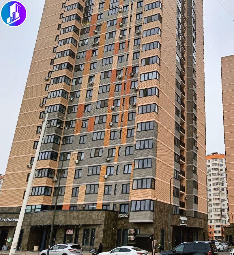 Квартира в сданном доме, в предчистовой отделке, в самом зеленом микрорайоне города. Дом кирпич -монолит, рядом школы, детсады, магазины, рынки, транспортная развязка.
