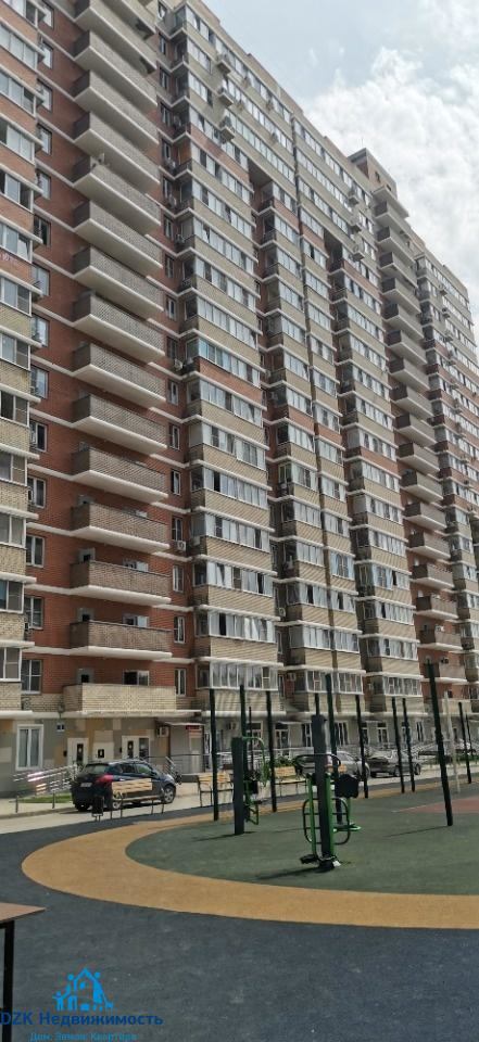 Квартира в новом доме. предчистовая отделка. Вся инфраструктура в шаговой доступности. 
Отличная благоустроенная территория ,парковки ,детские площадки ,беседки .

отдел продаж. ключи на руках покажем в любое время. 
остались вопросы - звоните! 
