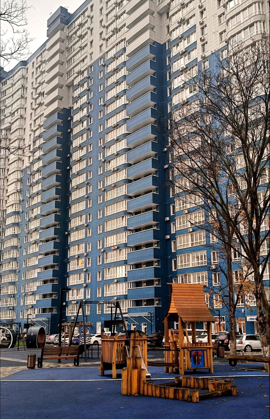 Продаю квартиру на 16 этаже в предчистовой отделке, лоджия с кухни, при входе большая гардеробная , санузел стандартный
Квартира не большая, но при грамотном планировании будет очень комфортное жилье!
Квартира находится в жилом комплексе Фонтаны, это один из современных ЖК в мкр Черемушки. 
Рядом ра