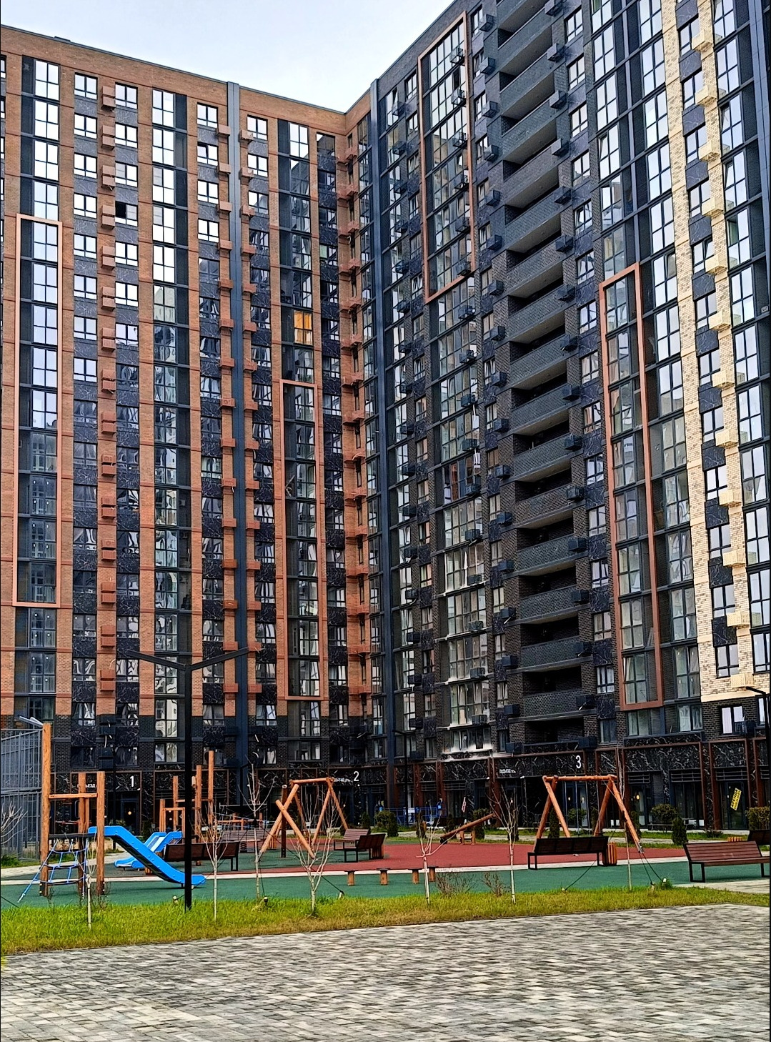 Продажа студии в предчистовой отделке с большим балконом в новом доме, в новом микрорайоне! 
В мкр есть все для проживания, удобная транспортная развязка, до центра 15 минут. 
В мкр много кафе, магазинов, есть большой парк для прогулок.

Звоните, отвечу на все вопросы!